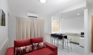 AP201-Golden Dolphin Supreme byParticular