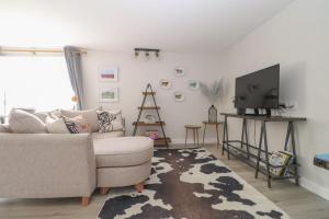 Lovely brick barn in the Suffolk Countryside - dog friendly, sleeps 2
