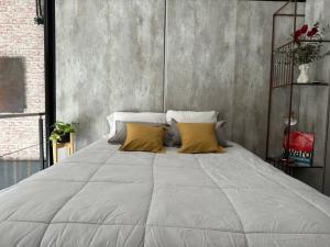 Plaza Serrano - New York style loft by Aires B&B