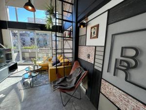 Plaza Serrano - New York style loft by Aires B&B