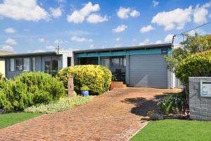 25 Scenic Drive