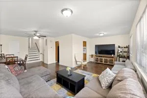 Cozy 3BR, Near NYC, Cruise Port,Statue of Liberty, Free Driveway Parking - Graniteville