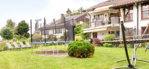 SeePanorama-Deluxe-Sauna-Massage-Garten-Tranpolin-Tischkicker-Tropical-BBQ-Parken