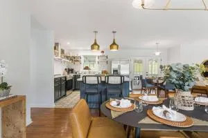 Sunroom, Game Room, Hot tub, Sauna, 15Min to AVL - Juno