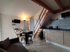 Appartement Moderne T2 Mezzanine - Parking et Terrasse - 5 Pers, Proche Plage - FR-1-795-13