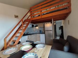Appartement Moderne T2 Mezzanine - Parking et Terrasse - 5 Pers, Proche Plage - FR-1-795-13
