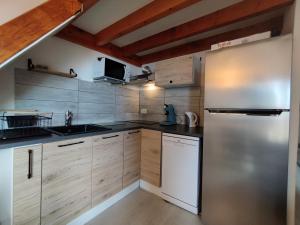 Appartement Moderne T2 Mezzanine - Parking et Terrasse - 5 Pers, Proche Plage - FR-1-795-13