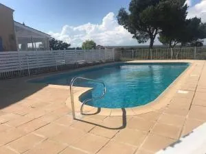 Charmante Villa T2 Mezzanine avec Piscine et Parking, à 15 min de la Plage - 5 Pers. - FR-1-795-35 - 弗勒里