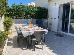 Villa T3 Mezzanine à Saint-Pierre-La-Mer, Climatisée, Terrasse, Parking Privé, 6 Pers. - FR-1-795-41 - 弗勒里