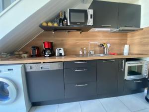 Villa T3 Mezzanine à Saint-Pierre-La-Mer, Climatisée, Terrasse, Parking Privé, 6 Pers. - FR-1-795-41