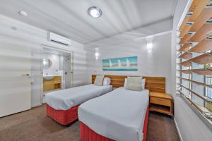 Sea Whisper on Airlie