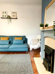 Gorgeous spacious 2 BR home 10 mins to city