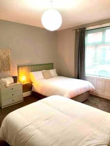 Gorgeous spacious 2 BR home 10 mins to city