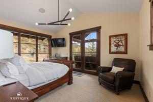 Slopeside Sanctuary at Silver Star Resort Ski-In Ski-Out Condo Hosted by Nestique