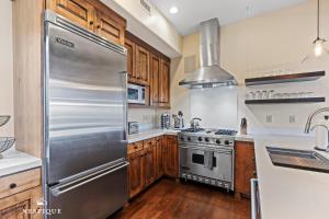 Slopeside Sanctuary at Silver Star Resort Ski-In Ski-Out Condo Hosted by Nestique