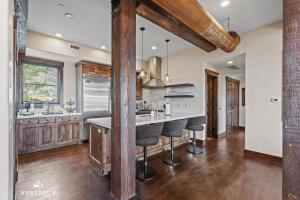 Slopeside Sanctuary at Silver Star Resort Ski-In Ski-Out Condo Hosted by Nestique