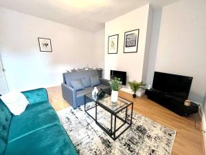 Gorgeous 2 Bedroom Apartment