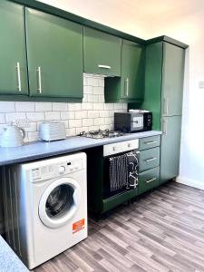 Spacious 3 BDRM close to beach
