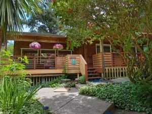 Woods Waves: Luxury Coast Cabin King Beds Pets - Tillamook