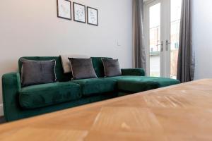 Modern 2 BR perfect for family friends and workers