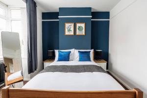 Enjoy a spacious 4 BR perfect big groups