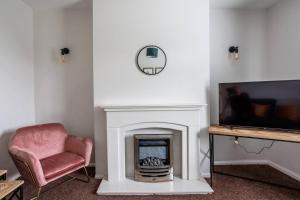 Enjoy a spacious 4 BR perfect big groups