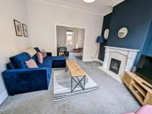 Spacious And Homey 4 Br House - Coundon