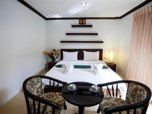 Triple Rund Place Hotel