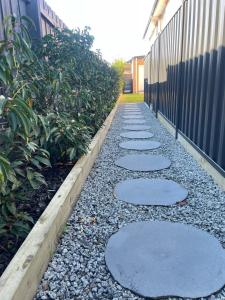 Seaside Retreat on Park - Walk to Beach - Luxury - Jacuzzi