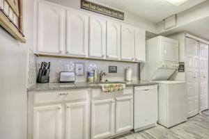 Seaside Serenity steps from the Shore