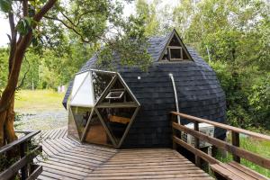 Hermoso domo para parejas, en bosque nativo + tinaja privada