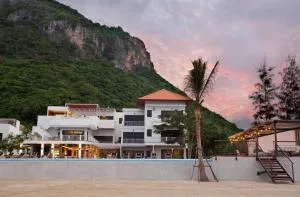 Hansar Pranburi - Num Sau