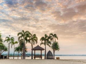 DSeason Premiere Hotel