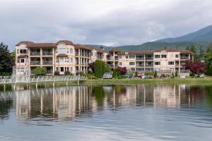 Riverside Trinity 2 Bed 2 Bath and Boat Slip
