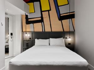 Classic Queen Room room in Ovolo 1888 Darling Harbour