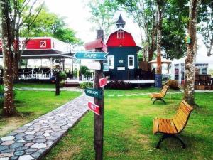 Montana Cotswolds Resort