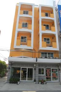 Hoppers Place Donmuang Hostel