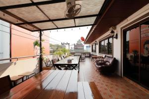 Le Light House & Hostel