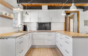 3 Bedroom Cozy Home In Bindslev