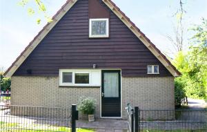 Gorgeous Home In Oostmahorn With Wifi