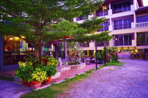 Nantharom Hotel and Restaurant