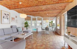 Cozy Home In Skjern With Wifi