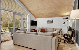 Amazing Home In Ebeltoft With Wifi