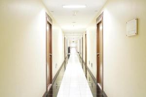 OYO 93545 Gateway Cicadas Apartment By Barbie Homestay