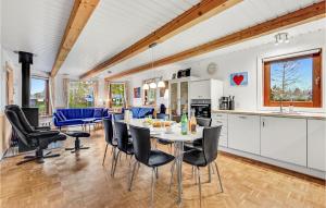 4 Bedroom Amazing Home In Fårvang