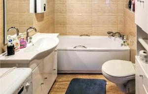 Gorgeous Apartment In Nowe Warpno