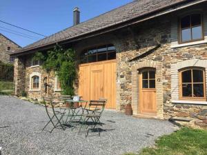 F1 Room 3 - Cour-toise