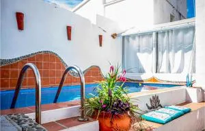 Stunning Home In Sayalonga - Corumbela