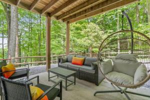 Asheville Private Retreat Game Room Hot Tub