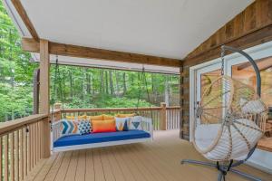 Asheville Private Retreat Game Room Hot Tub